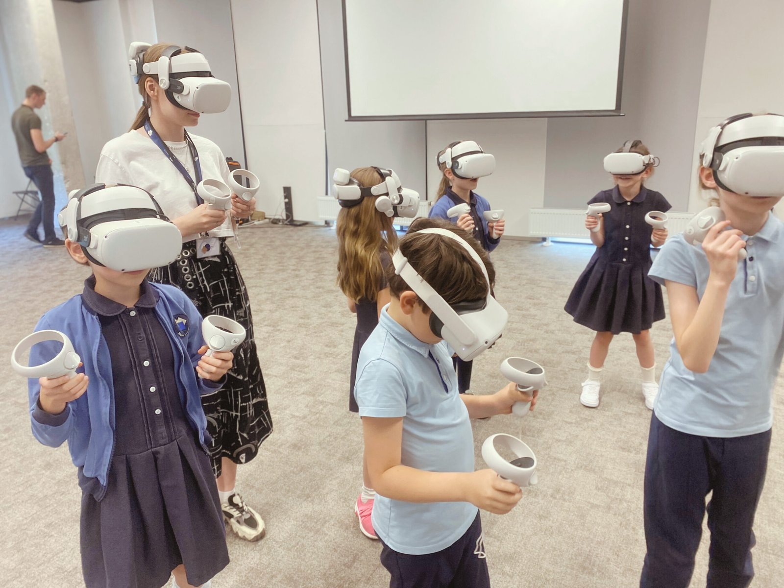 Uczniowie podczas edukacji VR